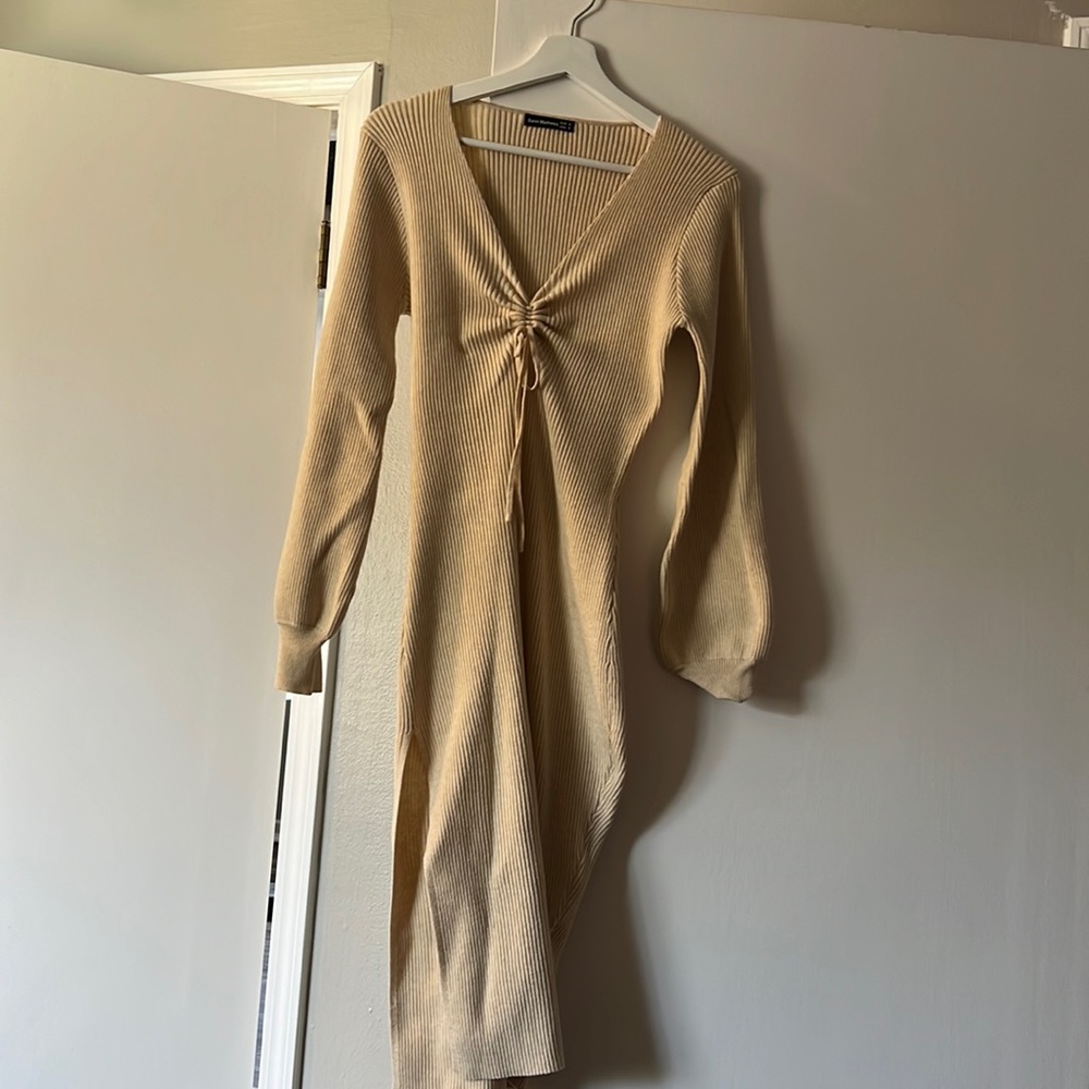Cute knitted dress with a slit